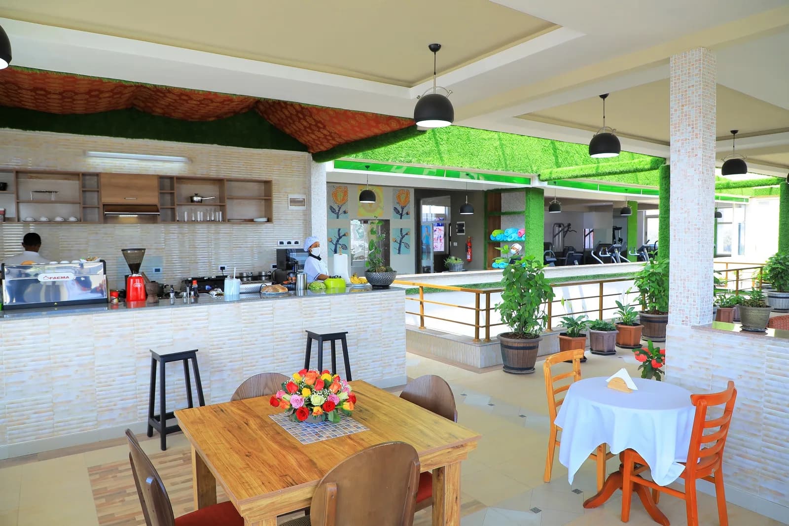 Restaurant & Dining